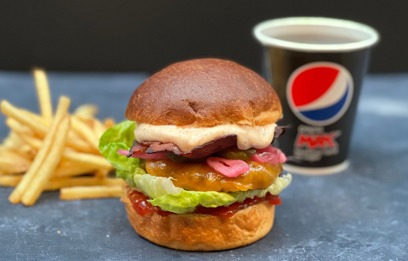 Gourmet-Burger mit Fokus auf exquisiten Zutaten